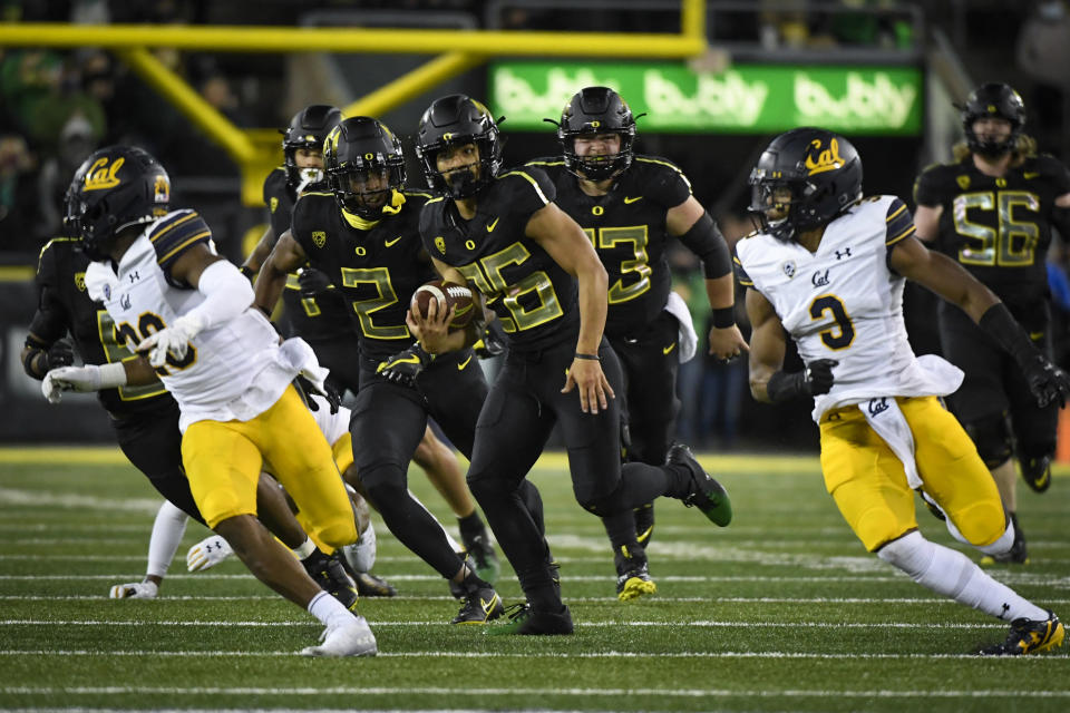 Oregon running back Travis Dye (26) runs for a big gain during the fourth quarter of an NCAA college football game Friday, Oct. 15, 2021, in Eugene, Ore. (AP Photo/Andy Nelson)