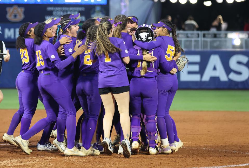 May 9, 2024; Auburn, AL, USA; LSU players celebrate after beating Tennessee in the quarterfinals of the SEC Softball Championship at Jane B. Moore Field. Mandatory Credit: John Reed-USA TODAY Sports