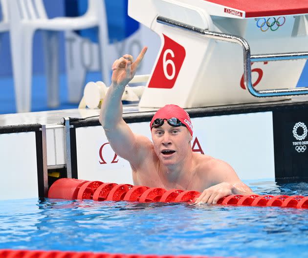 Tom celebrates winning gold at Tokyo Aquatics Centre (Photo: Anadolu Agency via Getty Images)