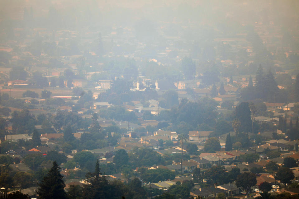 A smoke-filled sky on Aug. 19, 2020, in Hayward, California, as multiple fires in Northern California cause poor air quality. (Photo: Aric Crabb/MediaNews Group/East Bay Times via Getty Images)