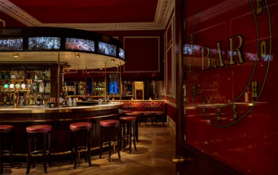 HeraldScotland: bar de herradura, hotel Shelbourne