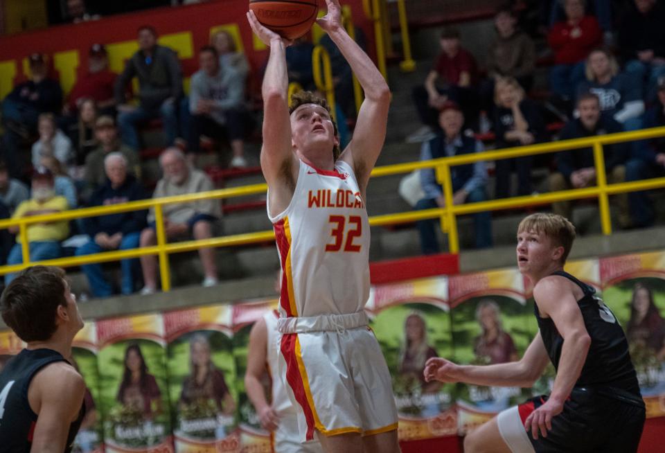 Mater Dei’s Drew Lannert (32) goes up for a shot as the Mater Dei Wildcats play the Heritage Hills Patriots Friday, Jan. 27, 2023. 