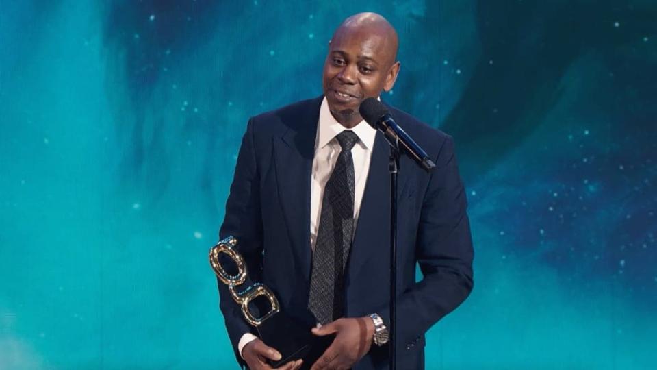 Dave Chappelle, speaking at theGrio Awards on Oct. 22 at the Beverly Hilton in Beverly Hills, California, invited new Twitter owner Elon Musk on stage during a recent San Francisco comedy engagement, where the world’s richest man received sustained boos amid the cheers. (Screenshot/theGrio)