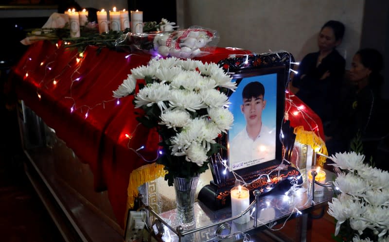 Relatives of Joseph Nguyen Dinh Luong, one of the Vietnamese people found dead aboard a lorry in Britain, attend a funeral mass in Nghe An province