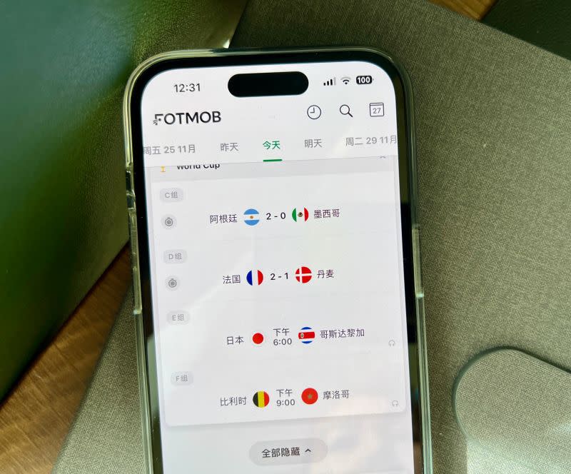 ▲3C達人Tim哥分享關注世界盃足球賽最好用的App《FotMob》，可配合即時動態和動態島。(圖／記者周淑萍攝)