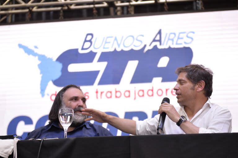 Axel Kicillof junto con el sindicalista docente Roberto Baradel