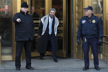 Stanley Cohen (C), defense lawyer for Osama Bin Laden's son-in-law Sulaiman Abu Ghaith, exits Manhattan Federal Court in New York, March 26, 2014, following a three-week trial that offered an unusually intimate portrait of al Qaeda's former leader in the days after the September 11, 2001 attacks. REUTERS/Eduardo Munoz