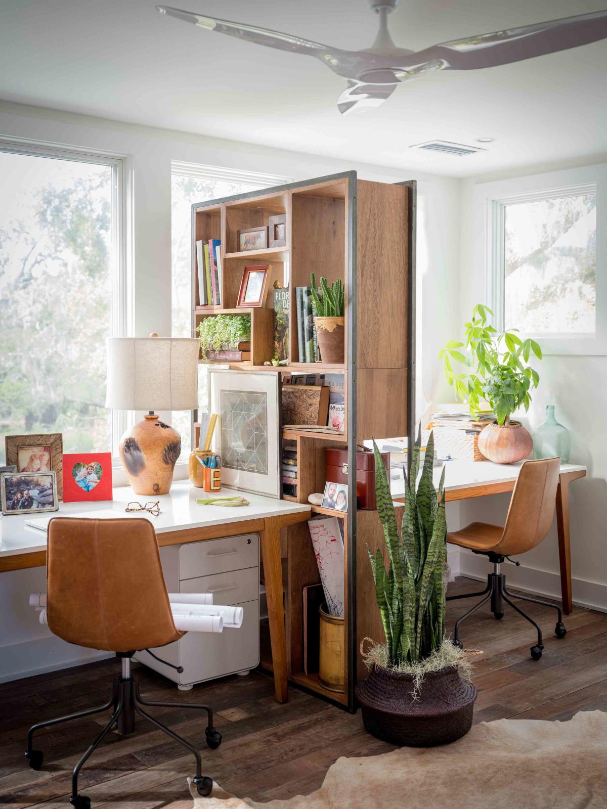 23 Easy Ways to Organize Your Desk