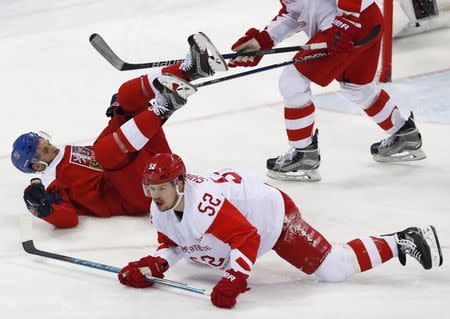 Ice Hockey - Pyeongchang 2018 Winter Olympics - Men Semifinal Match - Czech Republic v Olympic athletes from Russia - Gangneung Hockey Centre, Gangneung, South Korea - February 23, 2018 - Czech Republic's Martin Ruzicka and Olympic athletes from Russia's Sergei Shirokov in action. REUTERS/Grigory Dukor