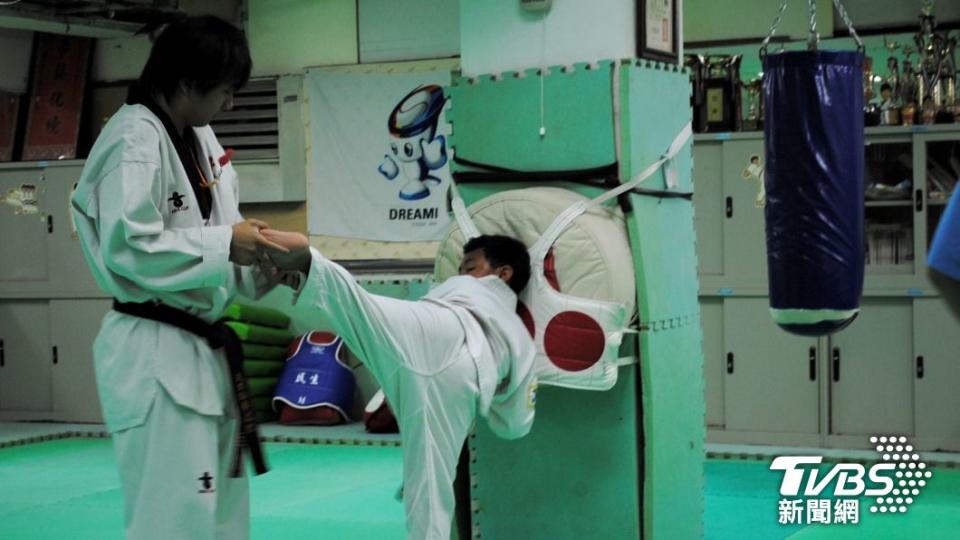 賀丹賀博小時後在台灣學習跆拳道。（圖／賀媽媽提供）