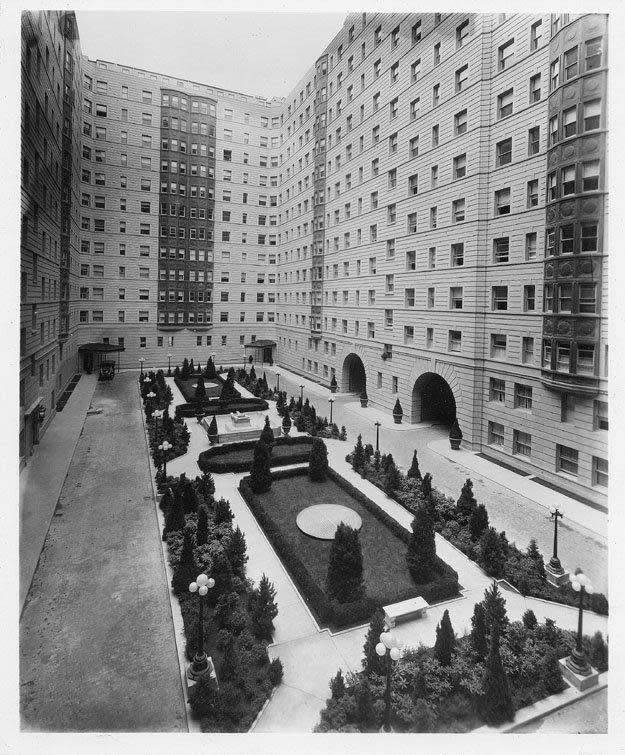 An archival image of the Belnord and its original courtyard.