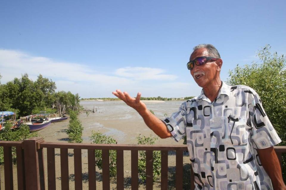 Community activist Martin Theseira speaks about the land reclamation project and its impact on the Melaka Portuguese settlement, June 29, 2022. — Picture by Choo Choy May