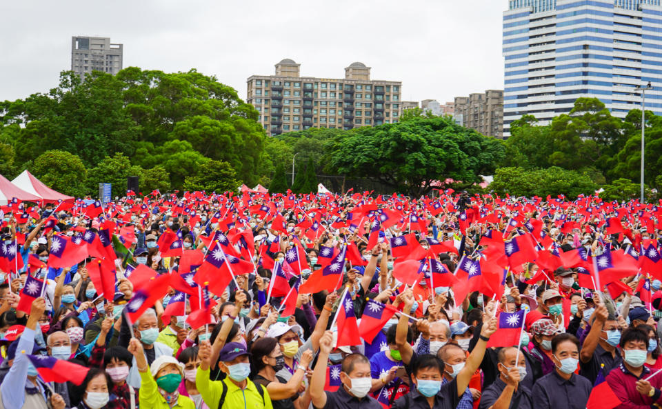 林口區公所每年都吸引萬人於國慶日現場一同升旗。   圖：林口區公所提供