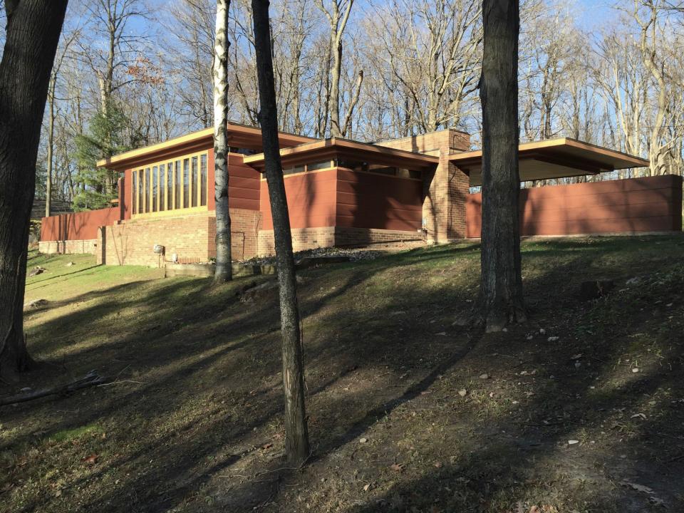 Goetsch-Winckler House sold along with the Frank Lloyd Wright-designed furniture inside.