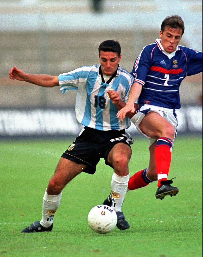 En 1998, la selección argentina, después de 15 años, volvió a ganar por segunda y última vez el prestigioso torneo de Toulon; en el equipo estaba, por supuesto, Lionel Scaloni