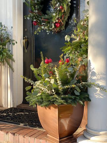 <p><a href="https://my100yearoldhome.com/christmas-crafting-how-to-style-your-front-porch/" data-component="link" data-source="inlineLink" data-type="externalLink" data-ordinal="1">My 100 Year Old Home</a></p>