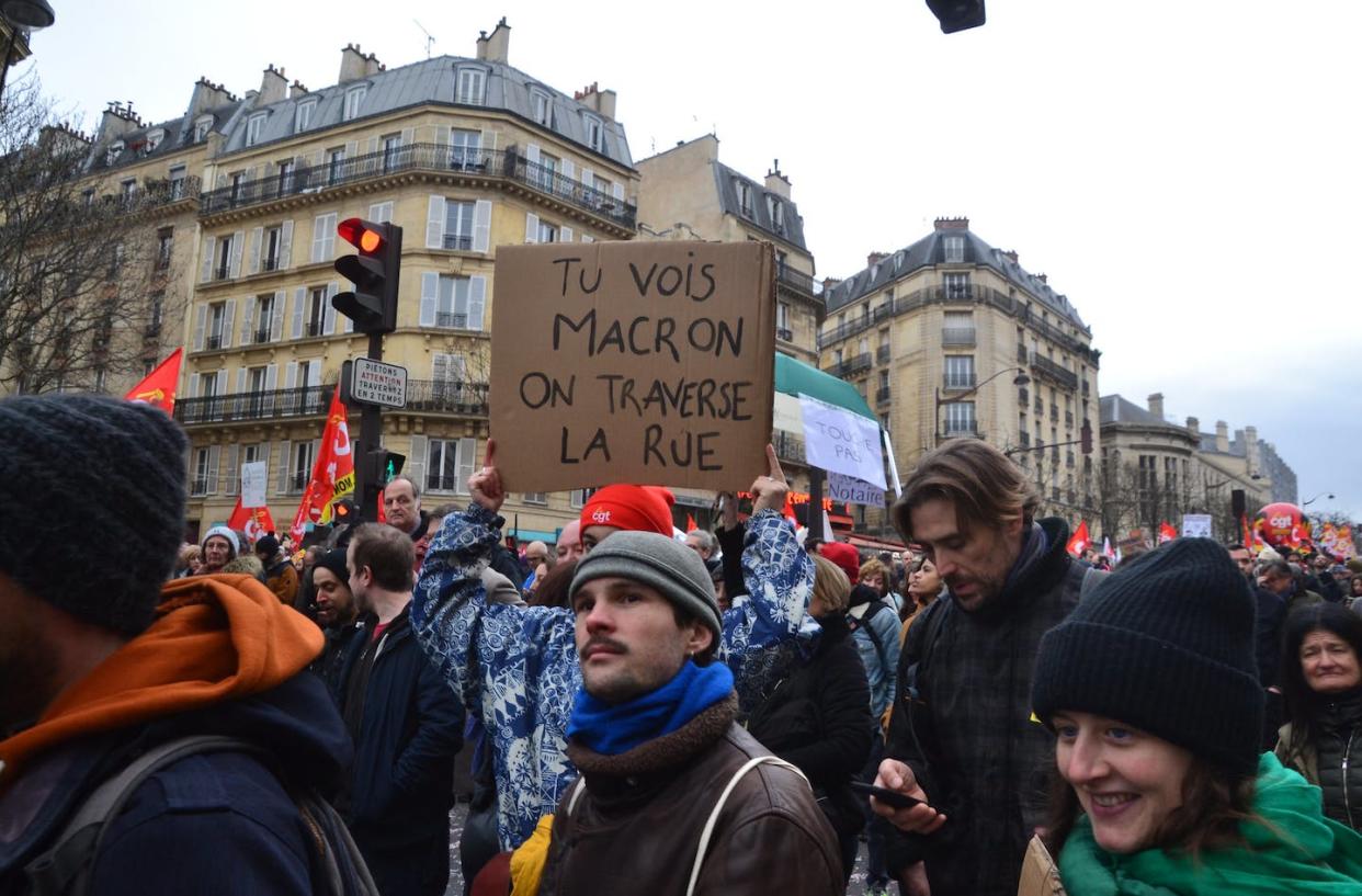 La vague de protestations contre la réforme des retraites en France illustre aussi les biais chez politiciens qui estiment parfois faussement les électeurs plus à droite qu'ils ne le sont. Manifestation pour la défense des retraites du 31 janvier 2023 <a href="https://www.flickr.com/photos/jmenj/52661676765/in/album-72177720305356181/" rel="nofollow noopener" target="_blank" data-ylk="slk:Jeanne Menjoulet/Flickr;elm:context_link;itc:0;sec:content-canvas" class="link ">Jeanne Menjoulet/Flickr</a>, <a href="http://creativecommons.org/licenses/by/4.0/" rel="nofollow noopener" target="_blank" data-ylk="slk:CC BY;elm:context_link;itc:0;sec:content-canvas" class="link ">CC BY</a>