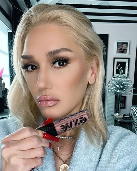 gwen stefani wearing gxve beauty lipgloss