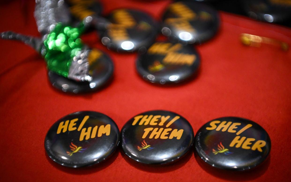 Pronoun badges