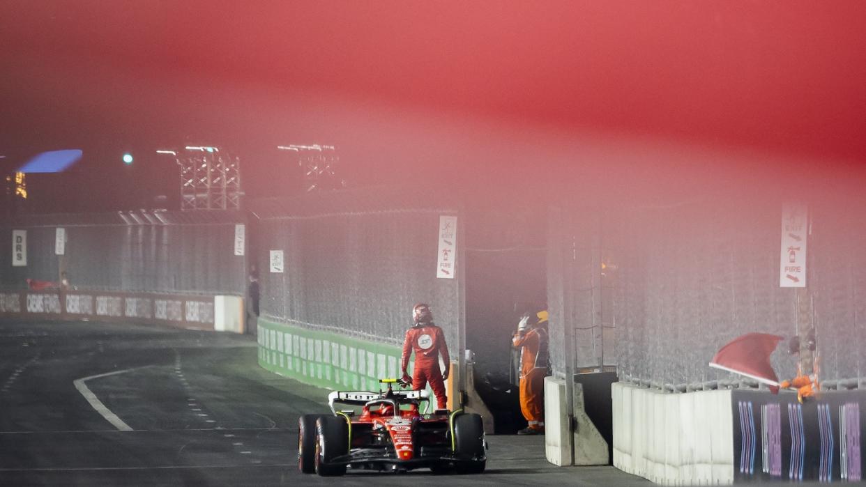 las vegas carlos sainz ferrari retires in the middle of the strip during the 1st free practice prior to the las vegas formula 1 grand prix at the las vegas strip circuit in nevada anp sem van der wal photo by anp via getty images