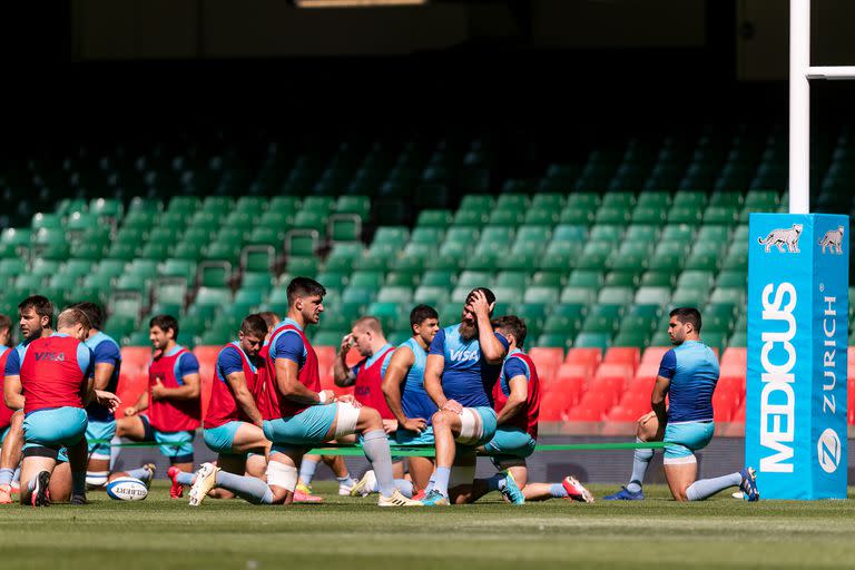 Movimientos argentinos en el captain's run del último amitoso con Gales, en el estadio Principality, de Cardiff.