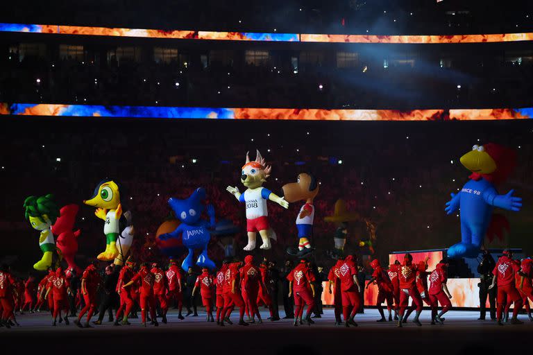 Las mascotas de los mundiales anteriores en la ceremonia de apertura