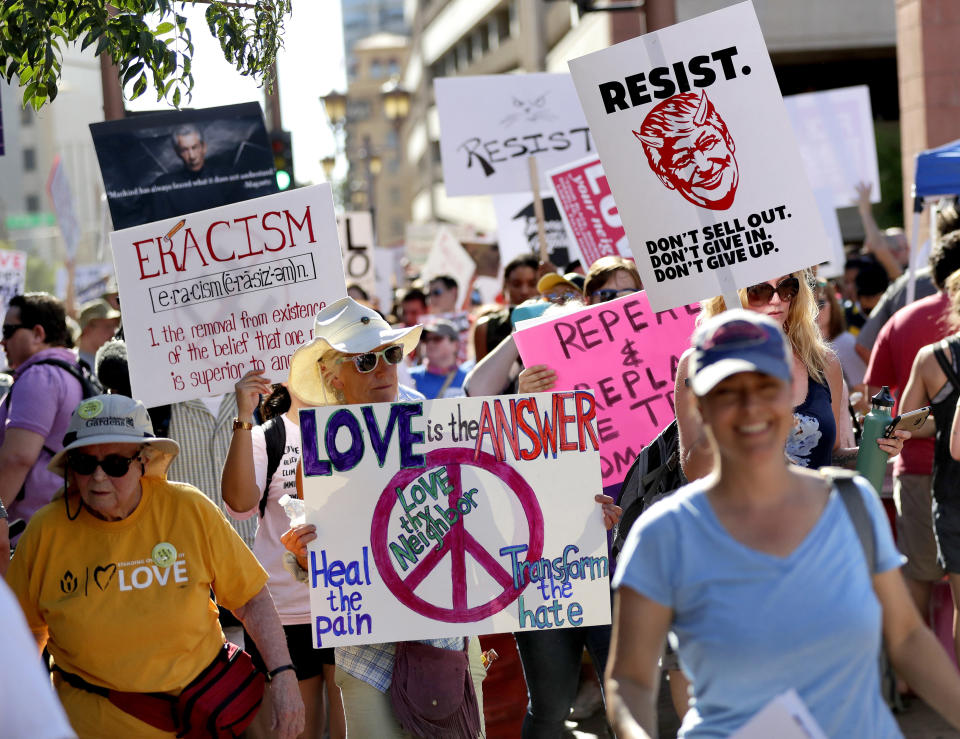 Trump rally in Phoenix draws protesters from both sides