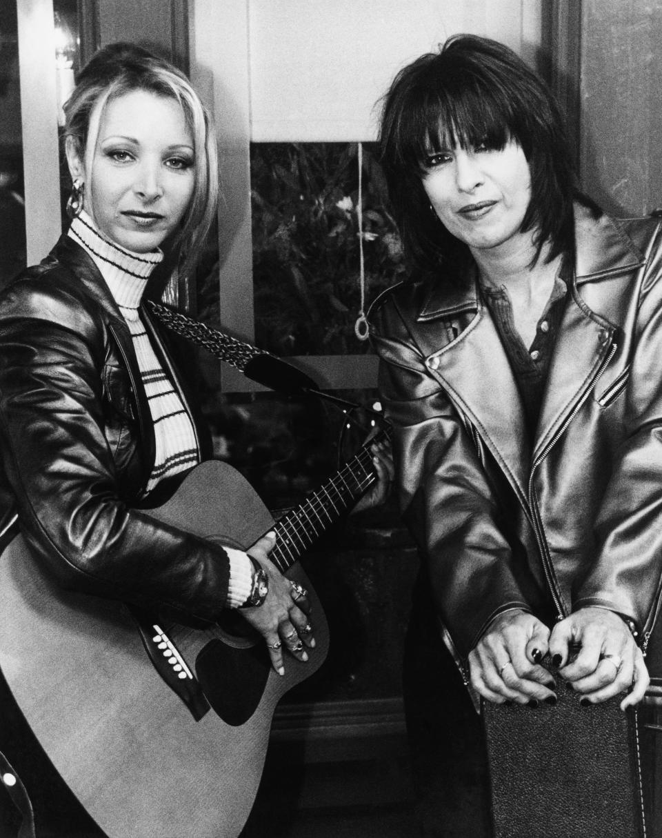 The actress in a turtleneck on the set of a 1995 episode of "Friends" with Chrissie Hynde.