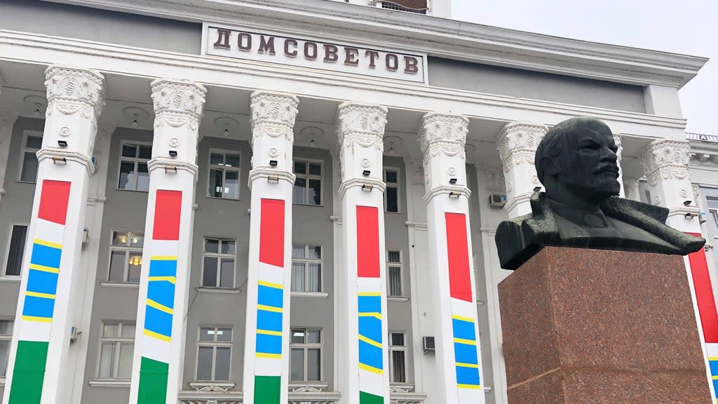 The government building in Tiraspol featuring a statue of Vladimir Lenin (Amanda Coakley)