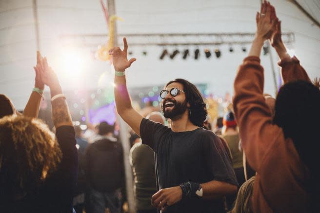 Haz planes divertidos como ir a un concierto o planea una excursión el fin de semana. Te ayudará a sobrellevarlo mejor. (Foto: Getty)