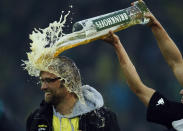 Borussia Dortmund's Lukasz Piszczek (R) pours a glass a beer over his coach Juergen Klopp after winning the German Championship following their German first division Bundesliga soccer match against Borussia Moenchengladbach in Dortmund April 21, 2012. Borussia Dortmund won the Bundesliga for the second year running on Saturday, clinching the title with a 2-0 win over Borussia Moenchengladbach. REUTERS/Ina Fassbender (GERMANY - Tags: SPORT SOCCER TPX IMAGES OF THE DAY) DFL LIMITS USE OF IMAGES ON THE INTERNET TO 15 PICTURES DURING THE MATCH AND, PROHIBITS MOBILE (MMS) USE DURING AND UP TO 2 HOURS POST MATCH. FOR MORE INFORMATION CONTACT DFL