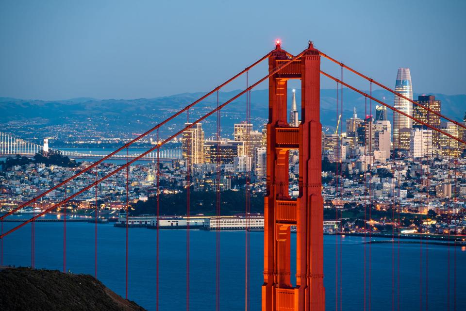 A view of the San Francisco skyline, showcasing the Golden Gate Bridge and the Salesforce Tower.