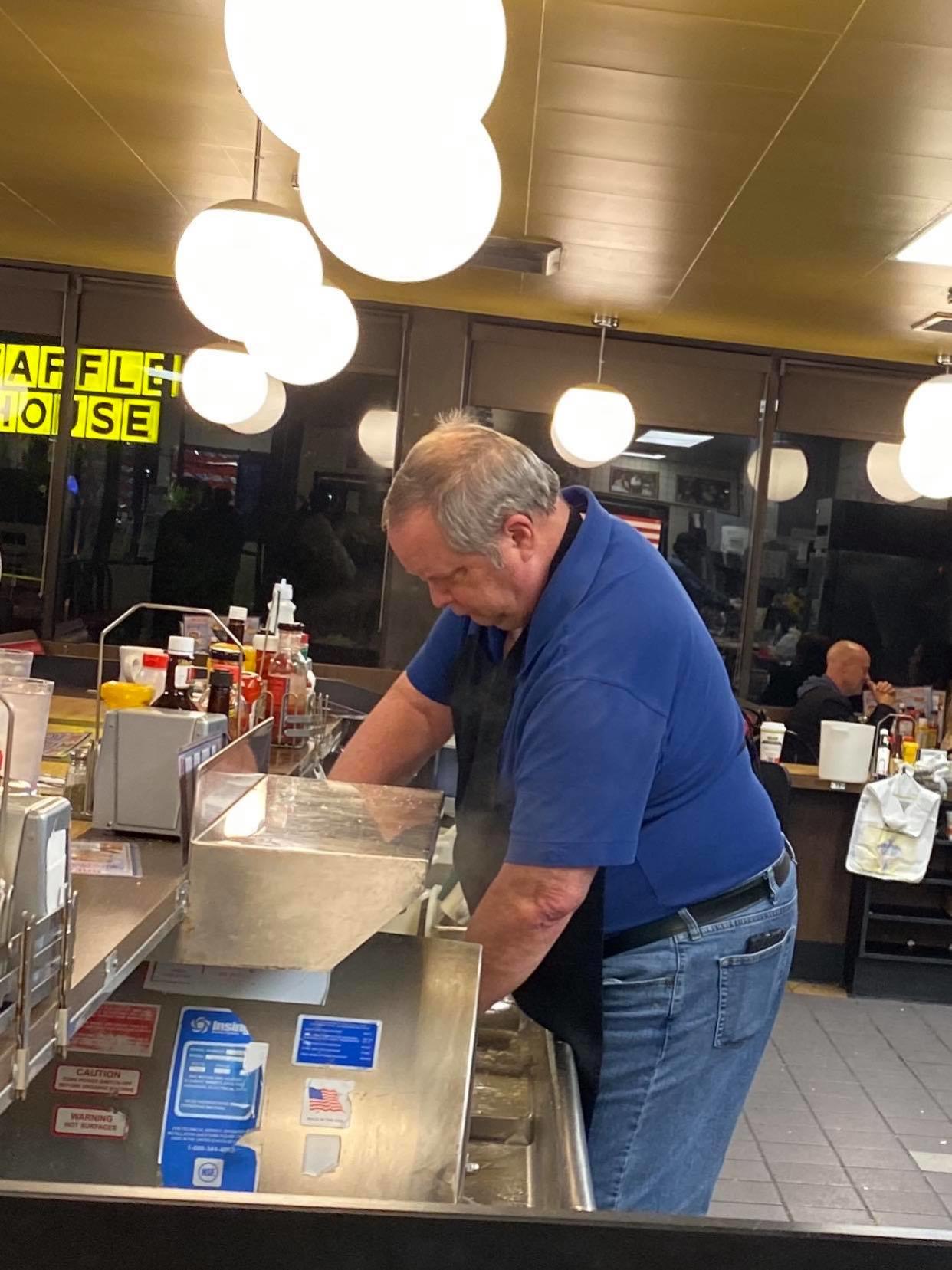 Kind customers at an Alabama Waffle House pitched in when the restaurant was short-staffed. (Photo: Courtesy of Ethan Crispo)