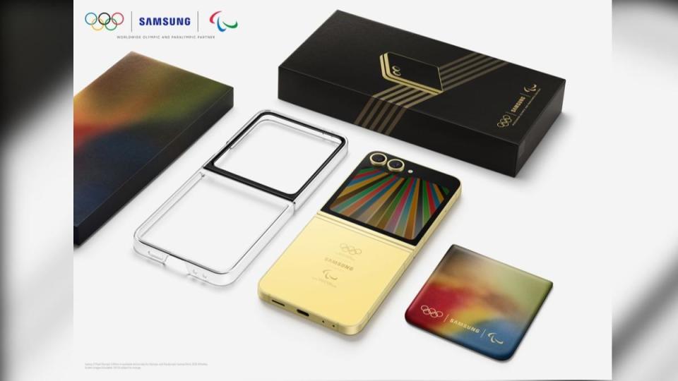 Galaxy Z Flip6擁有精巧機身與多樣化設計，醒目的黃色點綴著金色的奧運五環標誌與帕運標誌。（圖／翻攝自 三星電子）