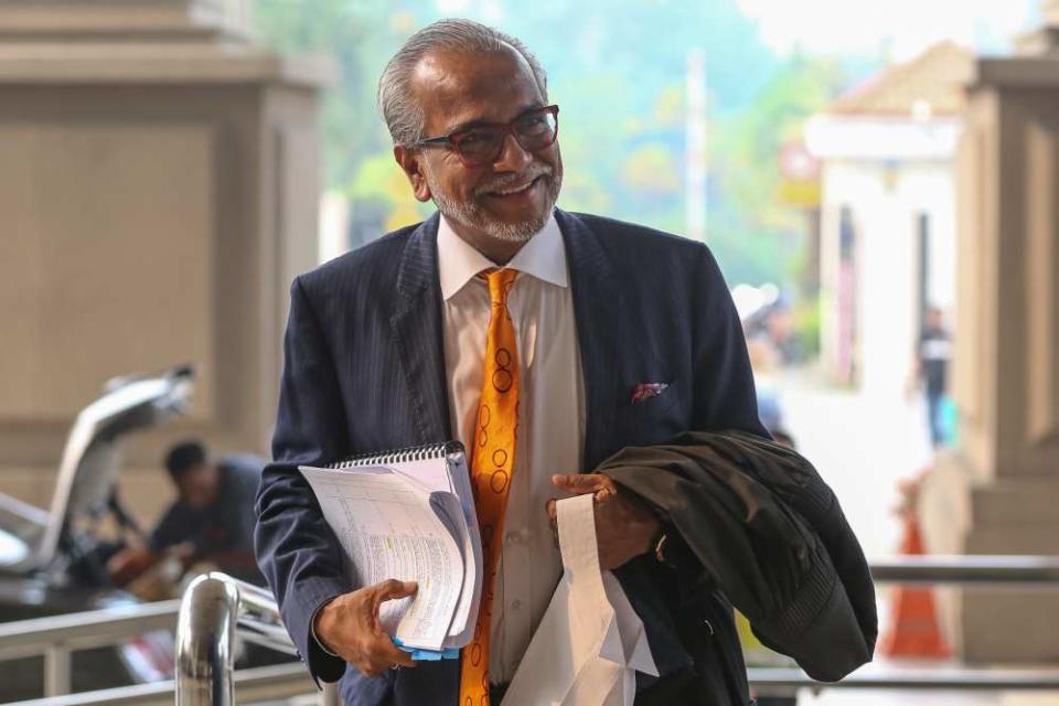 Lawyer Tan Sri Muhammad Shafee Abdullah arrives at the Kuala Lumpur High Court Complex, September 10, 2019. ― Picture by Yusof Mat Isa