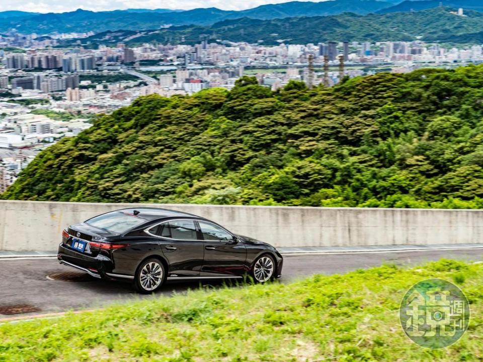 LEXUS LS 500h旗艦版