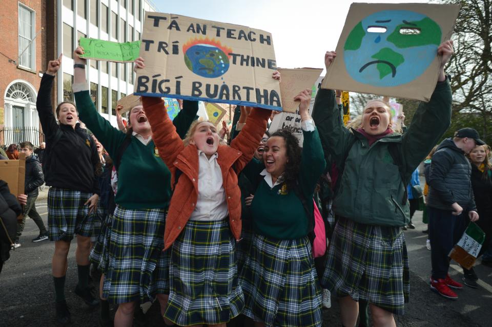 Irish schoolgirls protest in Dublin