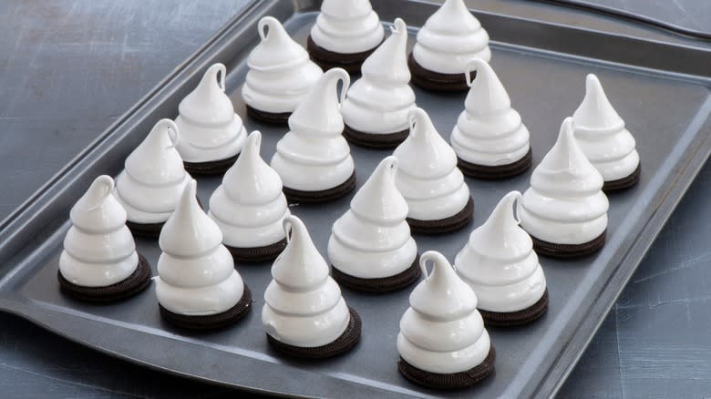 Flødeboller cookies on baking sheet