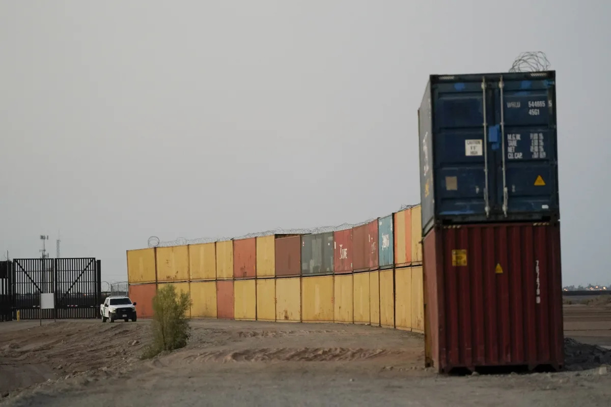 Arizona governor puts more containers along Mexican border