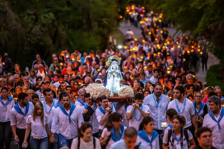 Una de las procesiones para venerar a la Virgen del Cerro, en Salta