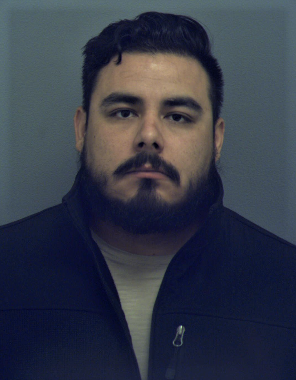Mario Fernando Diaz, 28 ans, a été arrêté pour conduite désordonnée, un délit de classe B après avoir porté une arme en public de manière alarmante, a déclaré le bureau du shérif du comté d'El Paso.