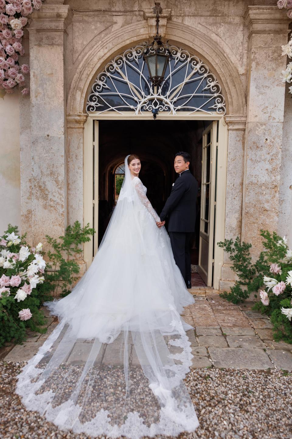 Karena Wu Qianyu and Shi Boxiong, the third generation of billionaires, held a makeup wedding in Italy