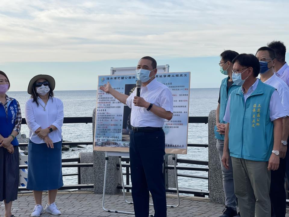 侯友宜表示，芝蘭公園是青春山海線的重要節點，遼闊海景向來深刻遊客心中，觀光效益顯著。   圖：新北市民政局提供