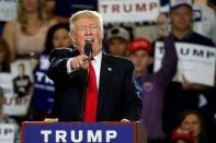 Republican U.S. presidential candidate Donald Trump holds a rally with supporters in Albuquerque, New Mexico, U.S., May 24, 2016. REUTERS/Jonathan Ernst