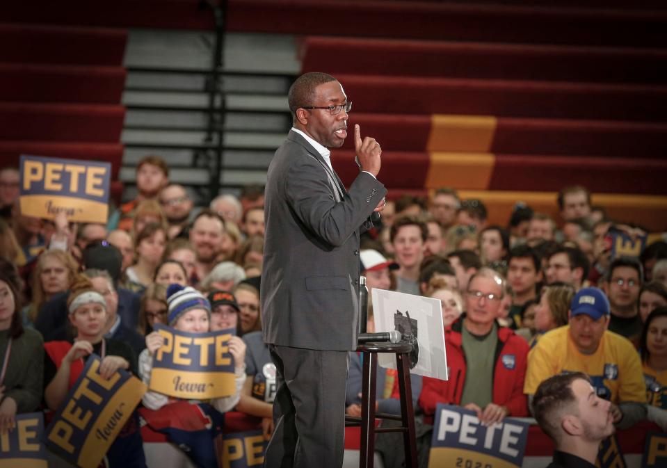 Waterloo Mayor Quentin Hart introduces Democratic presidential candidate hopeful Pete Buttigieg to speak at Des Moines Lincoln High School on Sunday, Feb. 2, 2020.