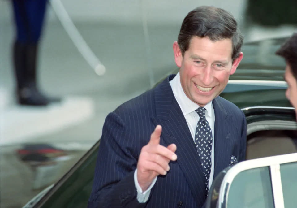 Prinz Charles, Prinz von Wales, bei der Ankunft im Pariser Élysée-Palast am 2. März 1992 in Paris. (AFP via Getty Images)