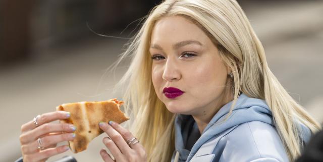 This Is What Gigi Hadid Wears to Eat Burgers