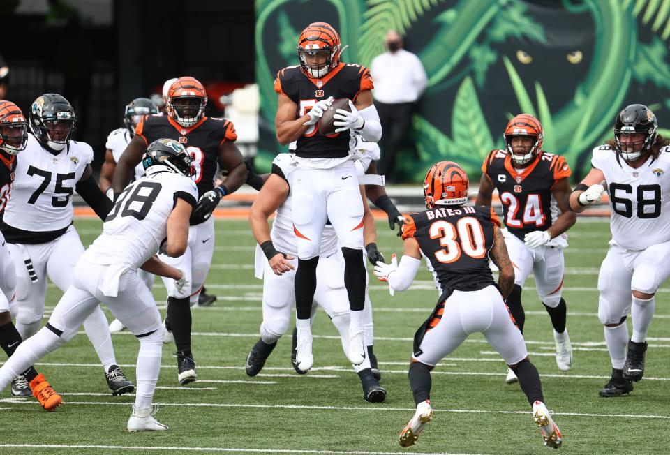 CINCINNATI, OHIO - OCTOBER 04: Jordan Evans #50 of the Cincinnati Bengals intercepts a pass against Jacksonville Jaguars at Paul Brown Stadium on October 04, 2020 in Cincinnati, Ohio. (Photo by Andy Lyons/Getty Images)