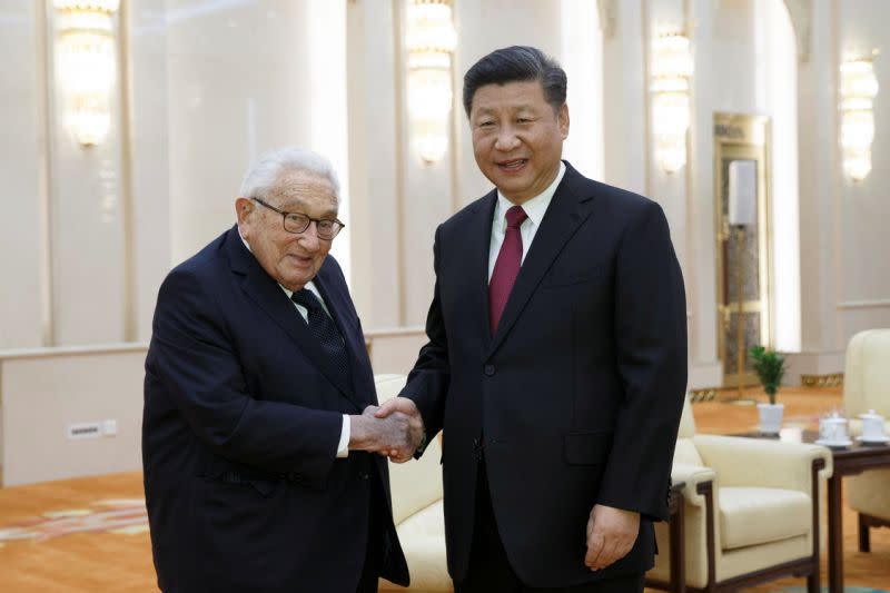 El presidente chino, Xi Jinping, se reúne con el exsecretario de estado de Estados Unidos, Henry Kissinger, en el Gran Salón del Pueblo de Pekín, China, el 8 de noviembre de 2018 (REUTERS / Thomas Peter / Pool).