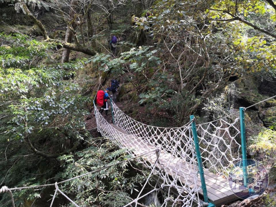 過鐵線橋，就是鐵線橋營地。